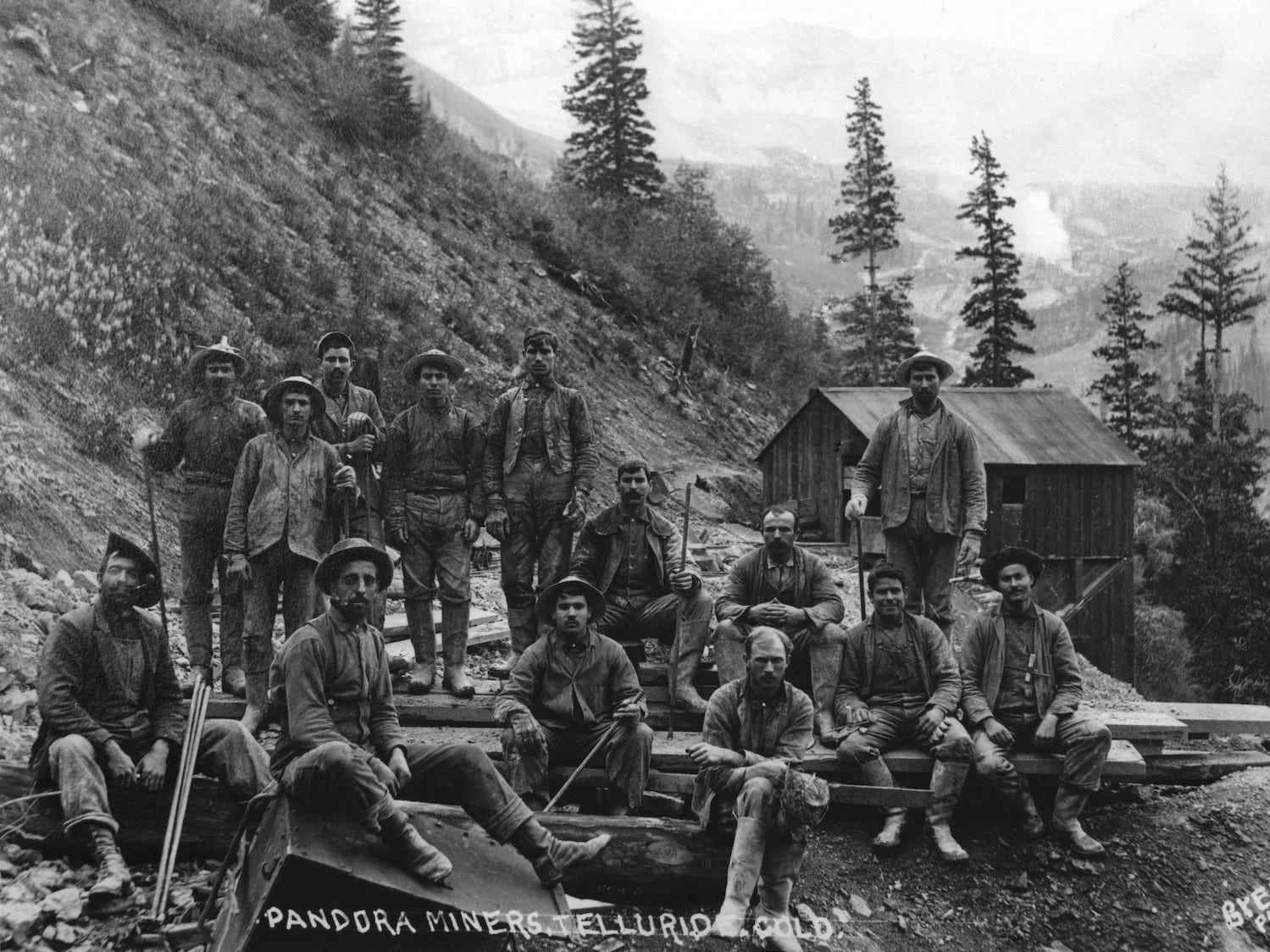Ein Porträt von Goldminenarbeitern in Telluride, Colorado, im Jahr 1880. (Bostoner Bergleute nicht abgebildet.)