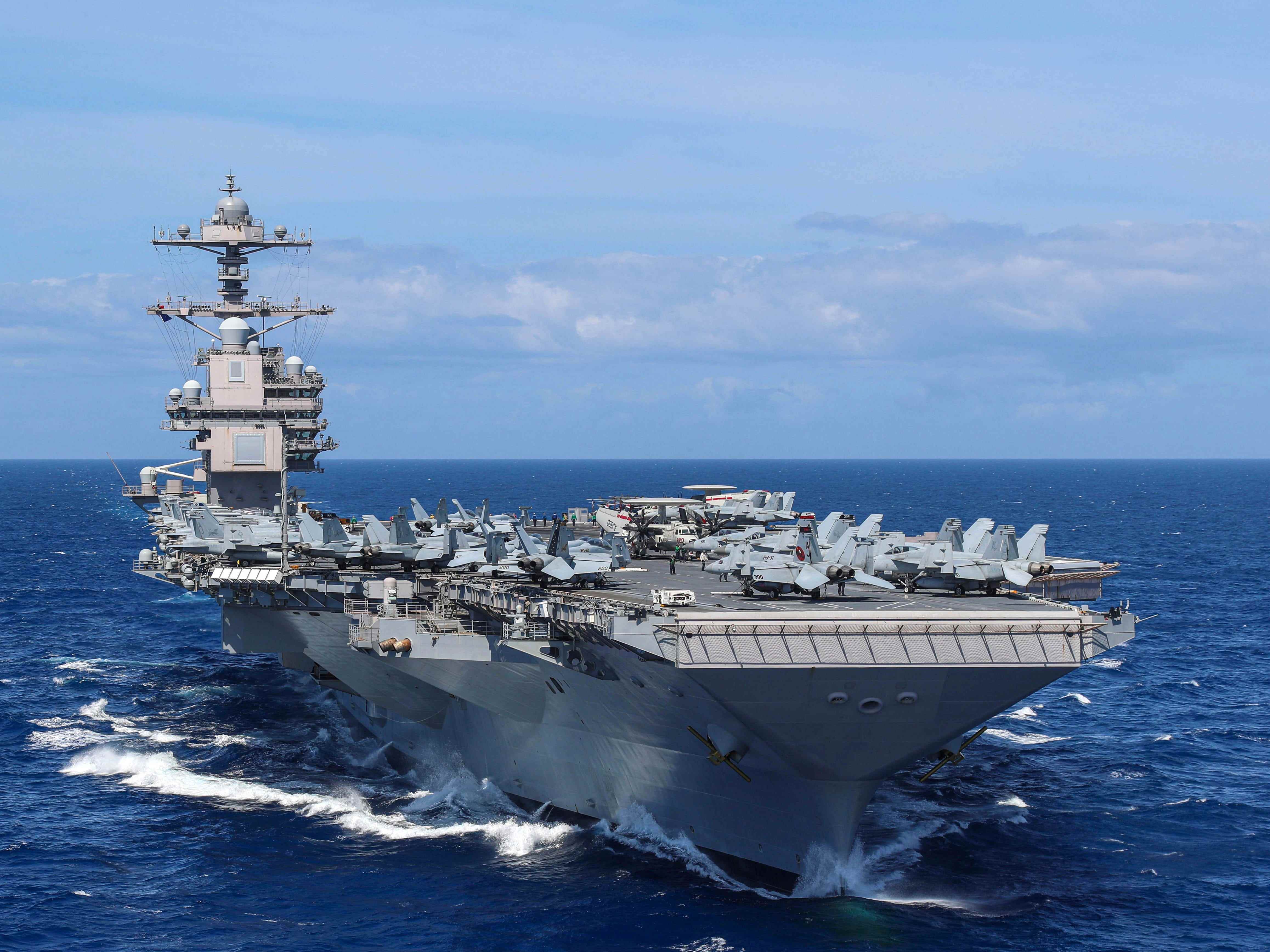 USS Gerald R. Ford im Ozean