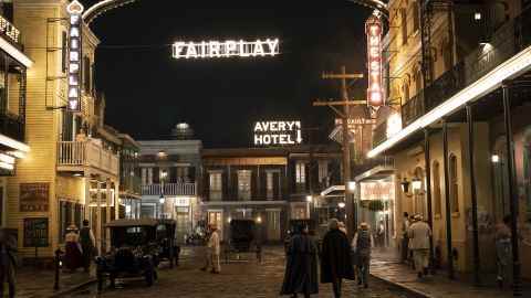 Die Produktion wurde in New Orleans gedreht und verwendete eine Mischung aus realen Schauplätzen und neu gebauten Sets, um die Zuschauer in die Welt der Vampire einzutauchen.