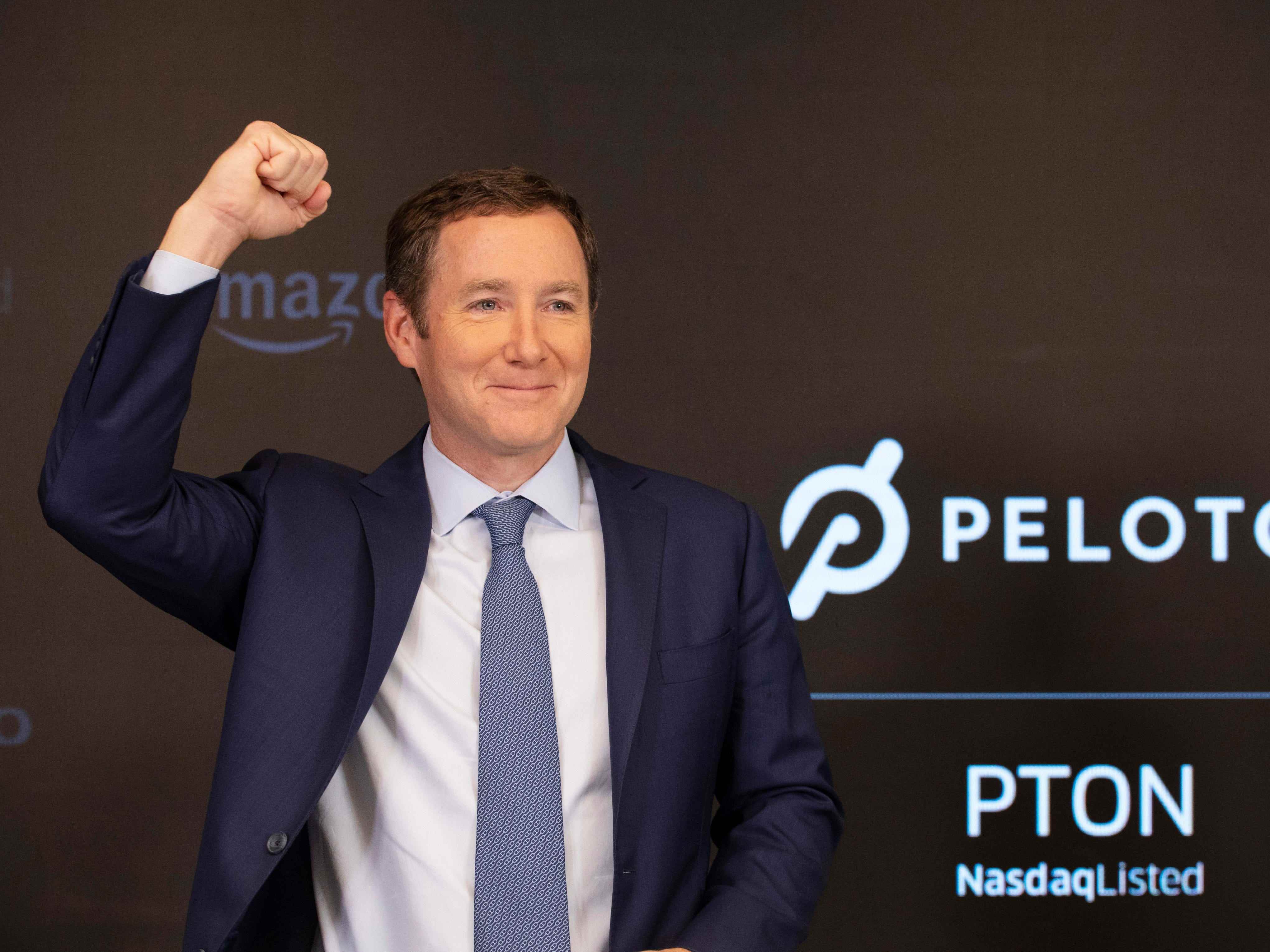 Peloton-Mitbegründer John Foley feiert am 26. September 2019, dem Tag des Börsengangs des Unternehmens, auf der NASDAQ MarketSite.