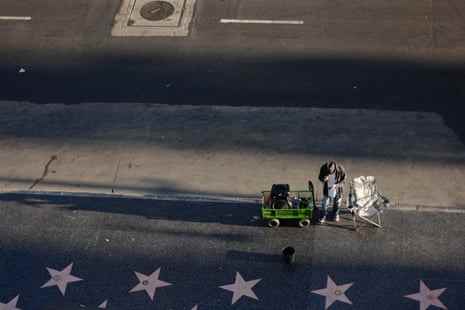 Hollywood Walk of Fame – ein Straßenmusiker hofft, auf der Allee der Stars gesehen zu werden