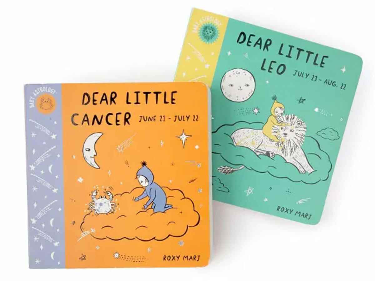 Zwei Baby-Astrologie-Bücher von Roxy Marj.  Das Buch auf der linken Seite trägt den Titel 