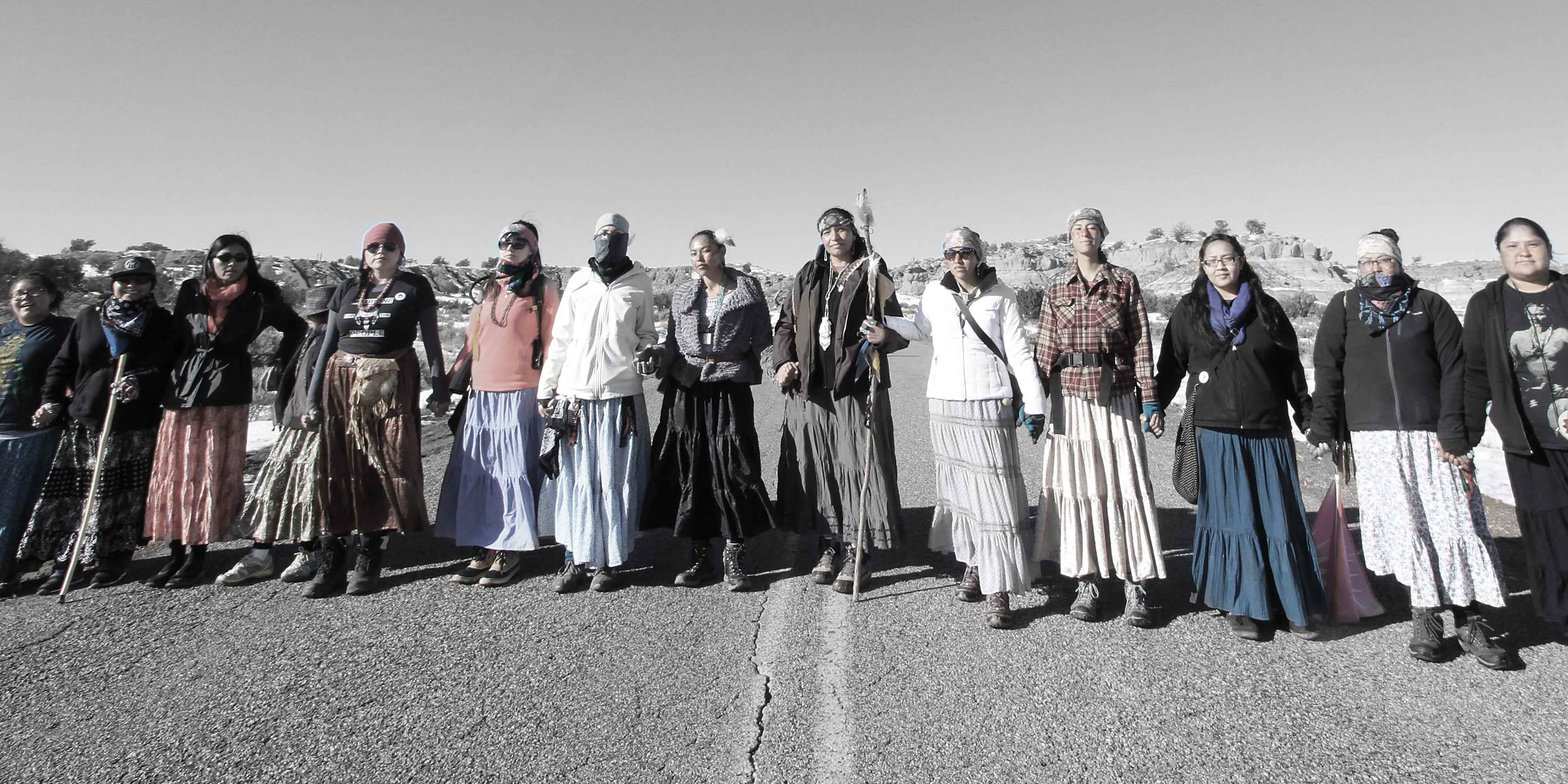 Eine Gruppe amerikanischer Ureinwohner, fotografiert von Matika Wilbur.