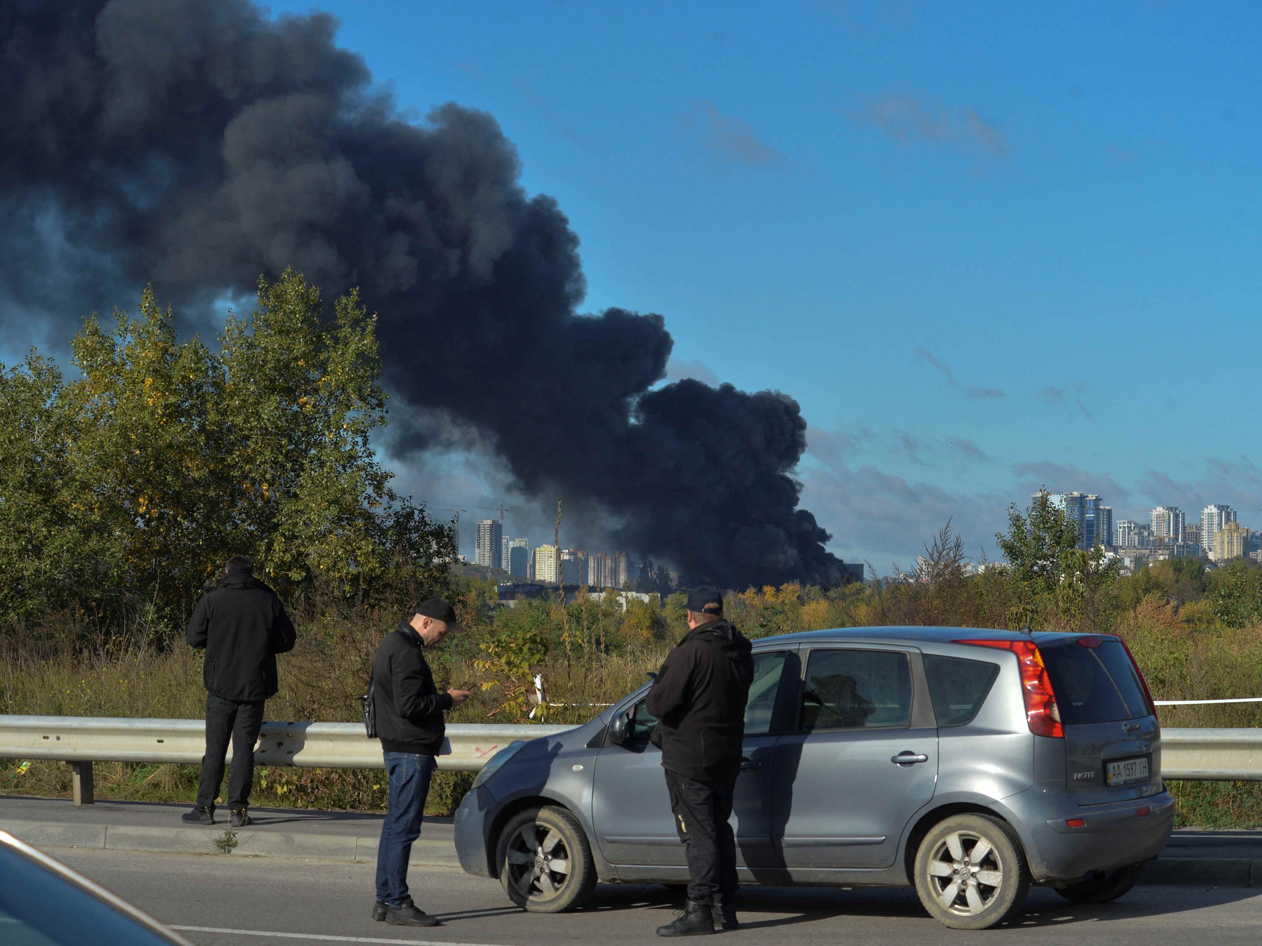 Rauch steigt in Kiew nach Raketeneinschlag auf