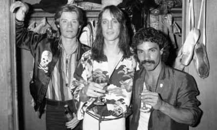 Rundgren (Mitte) mit Daryl Hall (links) und John Oates (rechts) im Jahr 1978, als er sein Live-Album Back to the Bars aufnahm, zu dem das Duo beitrug.