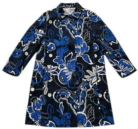 blauer Mantel mit Blumendruck