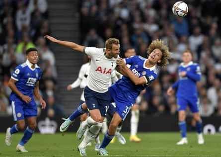 Wout Faes kämpft mit Harry Kane während der Niederlage von Leicester gegen Tottenham
