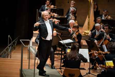 Iván Fischer dirigiert die Berliner Philharmoniker in Mahler und Strauss.