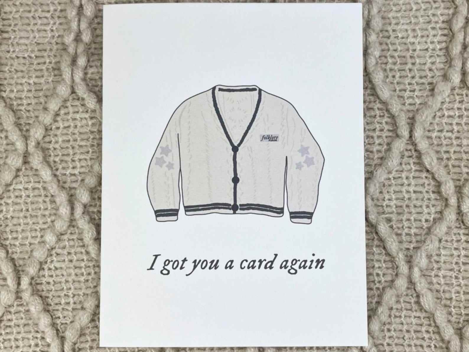 eine Geburtstagskarte mit einer Illustration einer Strickjacke mit der Aufschrift „Ich habe dir wieder eine Karte besorgt“