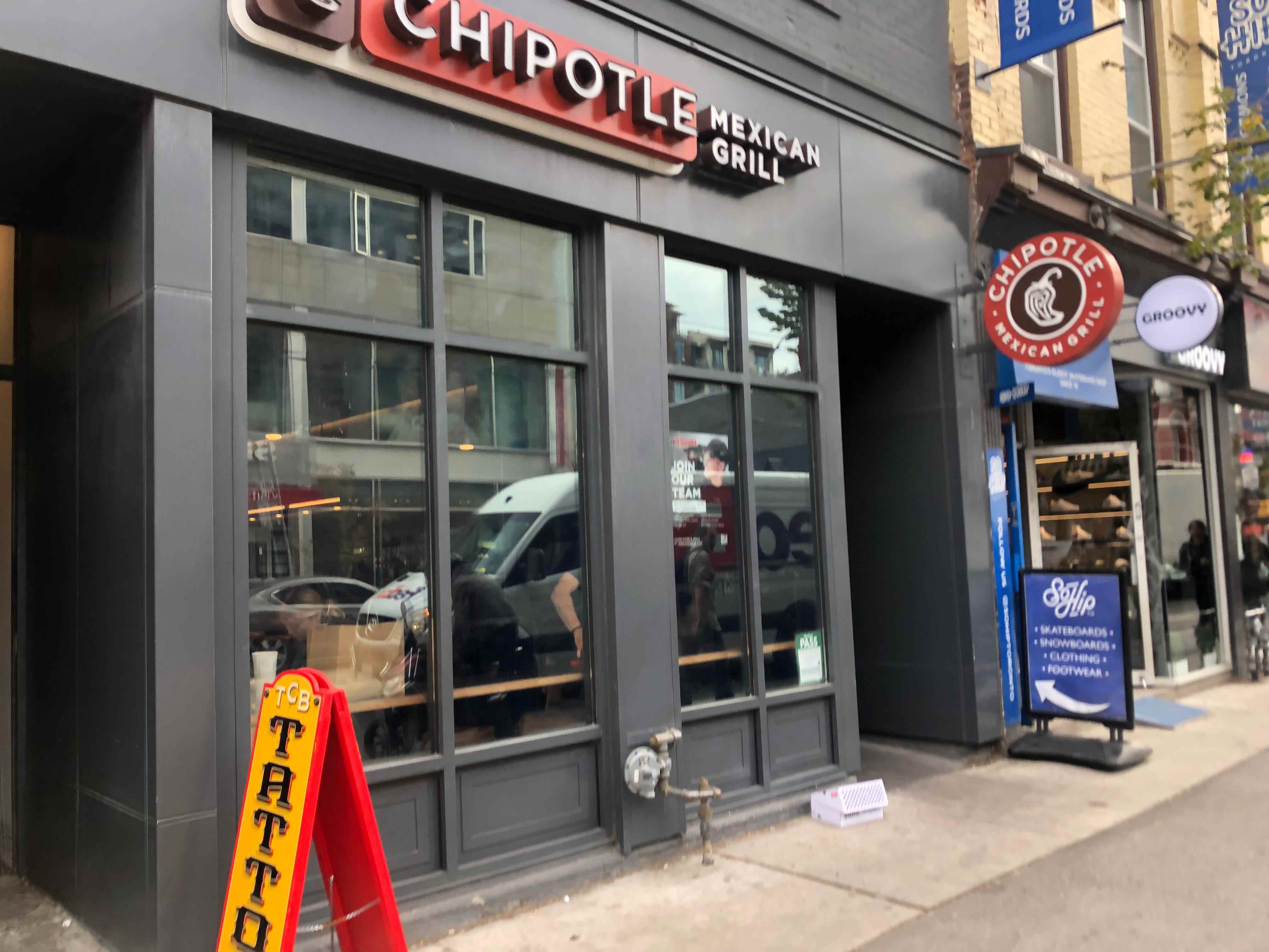 Außenaufnahme eines Chipotle-Restaurants in Toronto, Kanada