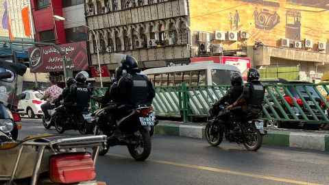 Iranische Polizeistreife in der Hauptstadt Teheran am 8. Oktober 2022. 