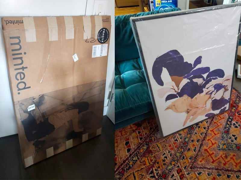 Ein Bild nebeneinander mit dem eingepackten Kunstwerk links und dem teilweise ausgepackten Kunstwerk, das auf dem Boden auf einem bunten marokkanischen Teppich auf der rechten Seite liegt.