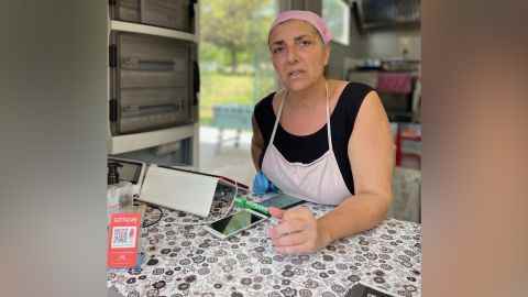 Gloria, eine lebenslange Bewohnerin von Garbatella, sagte, sie mache sich Sorgen um die zukünftigen Freiheiten ihrer Kinder nach dem Sieg von Giorgia Meloni.