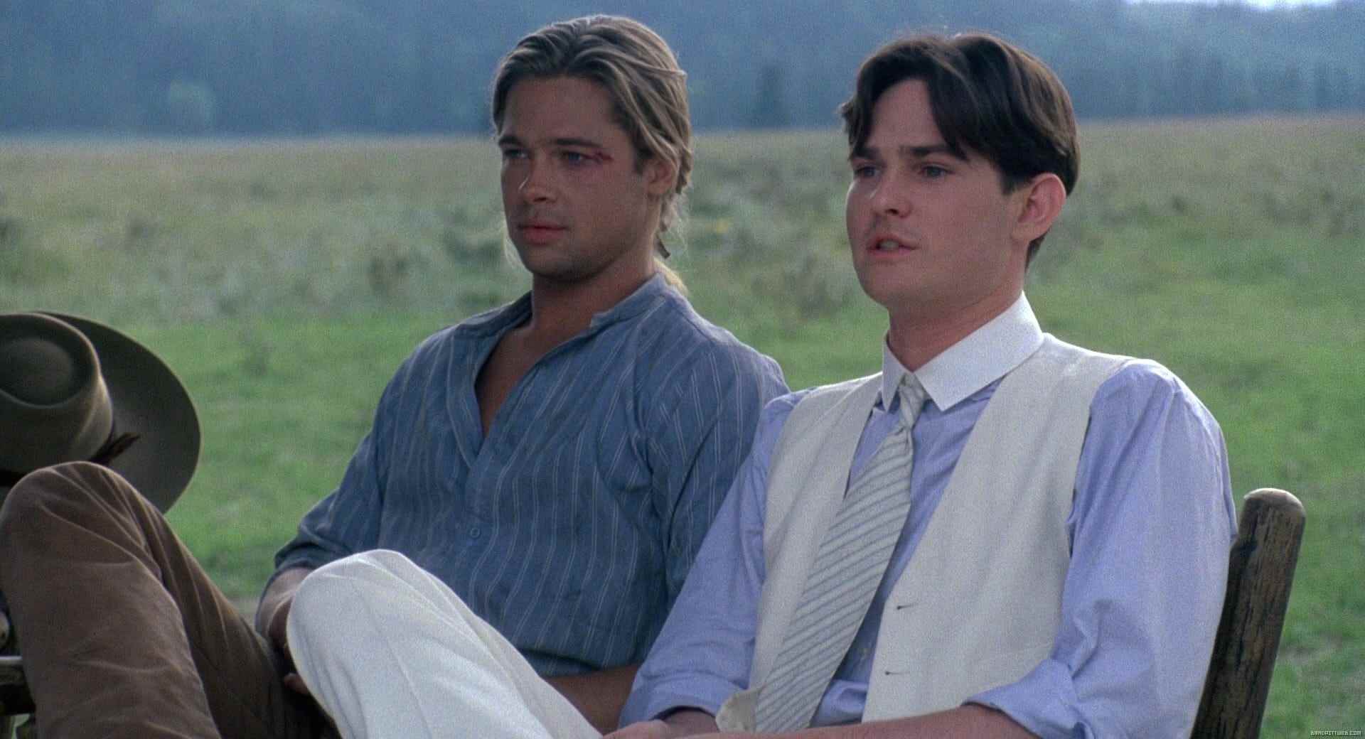 Brad Pitt sitzt neben Henry Thomas
