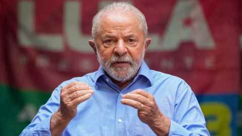 Lula war Mitbegründer der Arbeiterpartei (PT), die zu Brasiliens wichtigster linker politischer Kraft wurde. 