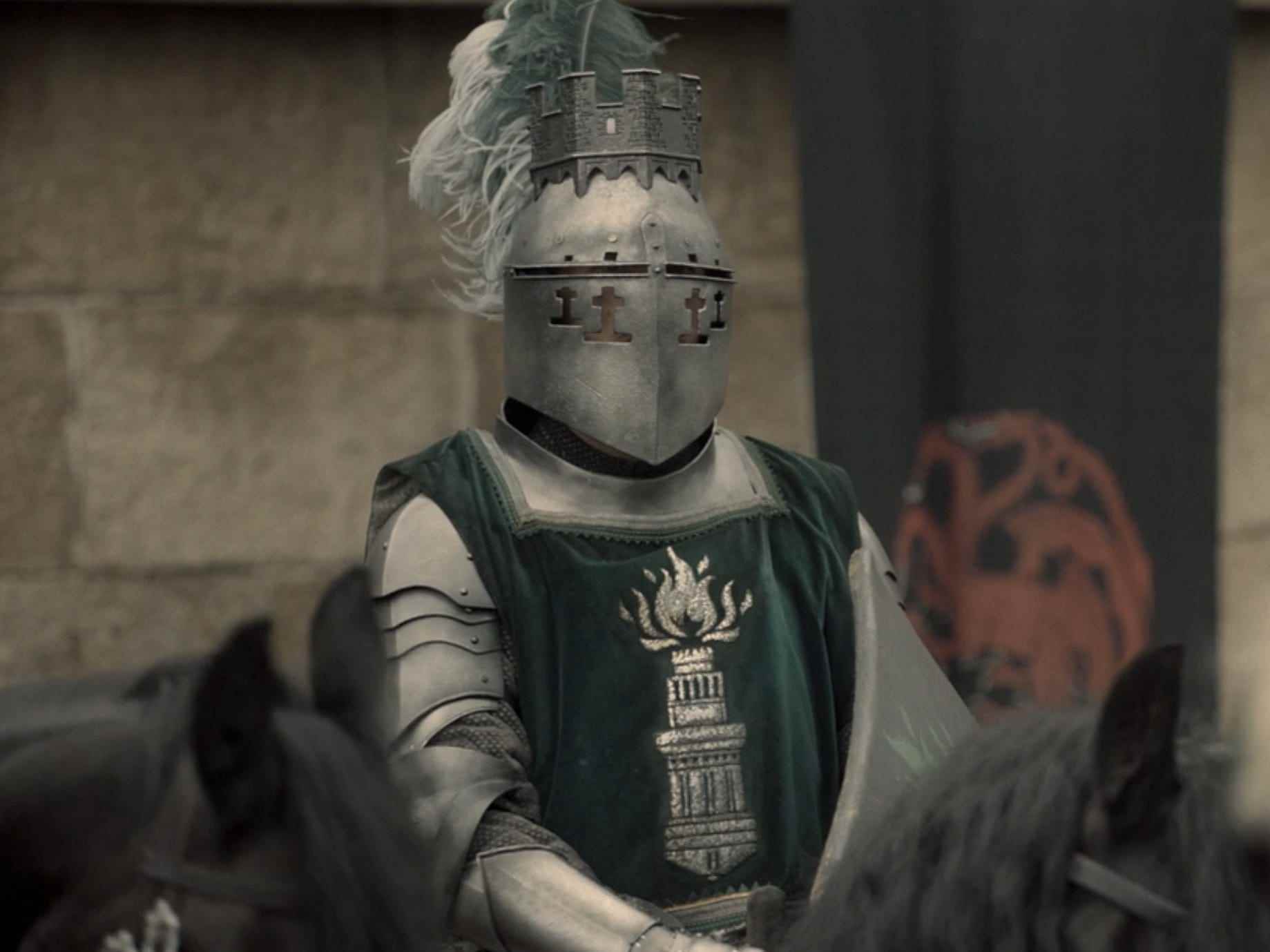 Ein Ritter mit einer grünen Tunika, die ein Turmsiegel zeigt.