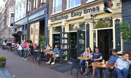 Das Café Easy Times, Amsterdam, das Marihuana derzeit legal für den persönlichen Gebrauch verkauft.