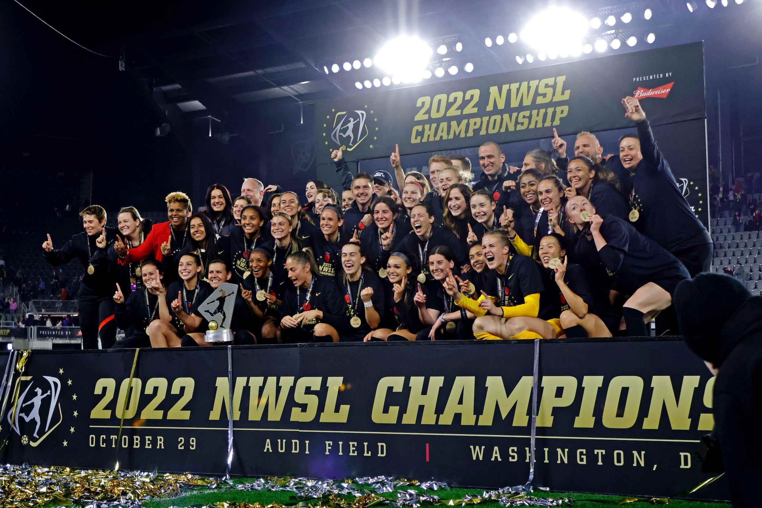 Die Portland Thorns feiern ihren Gewinn der NWSL-Meisterschaft 2022.