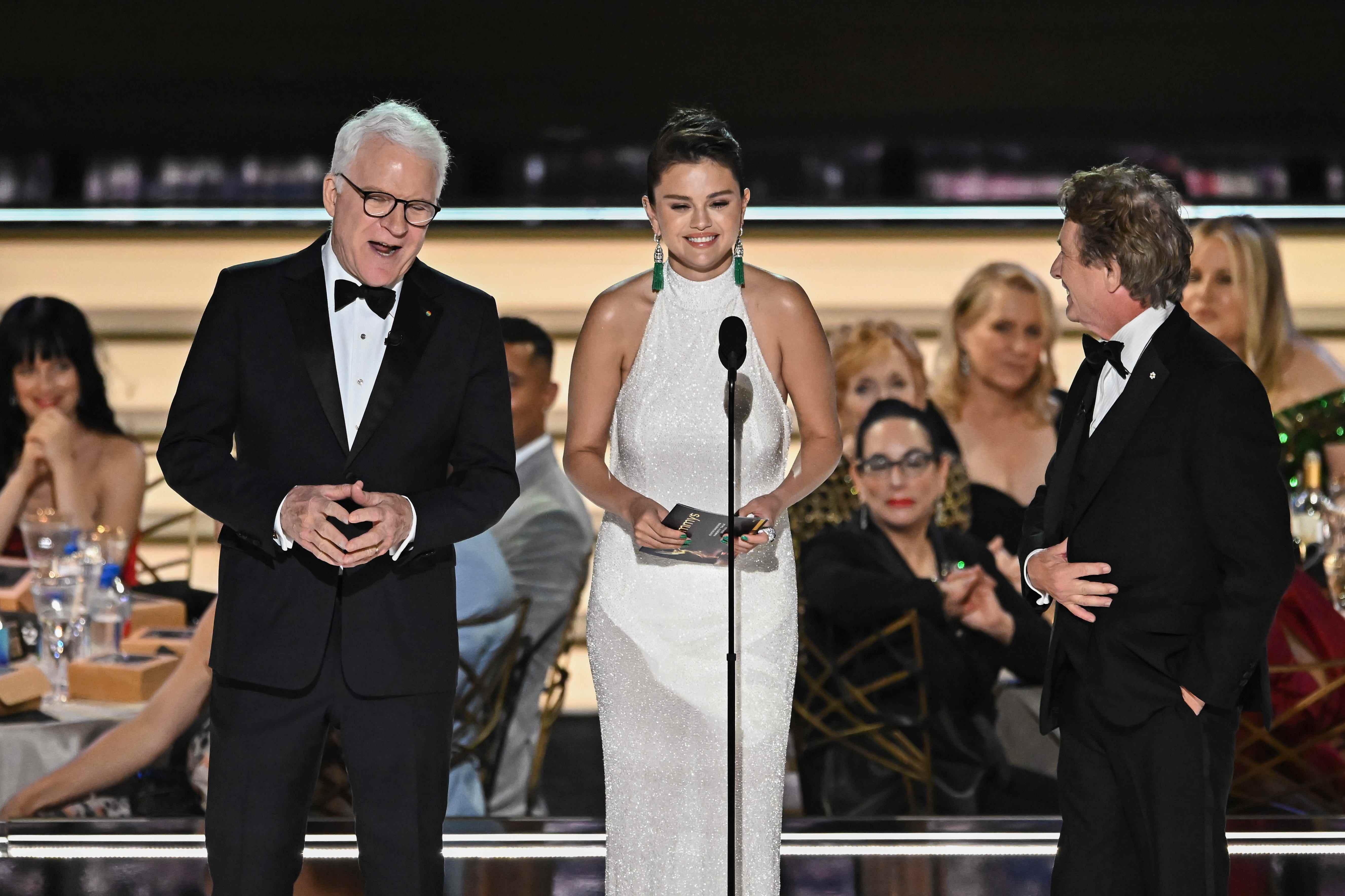 Selena Gomez, Martin Short und Steve Martin bei den Emmy Awards 2022.