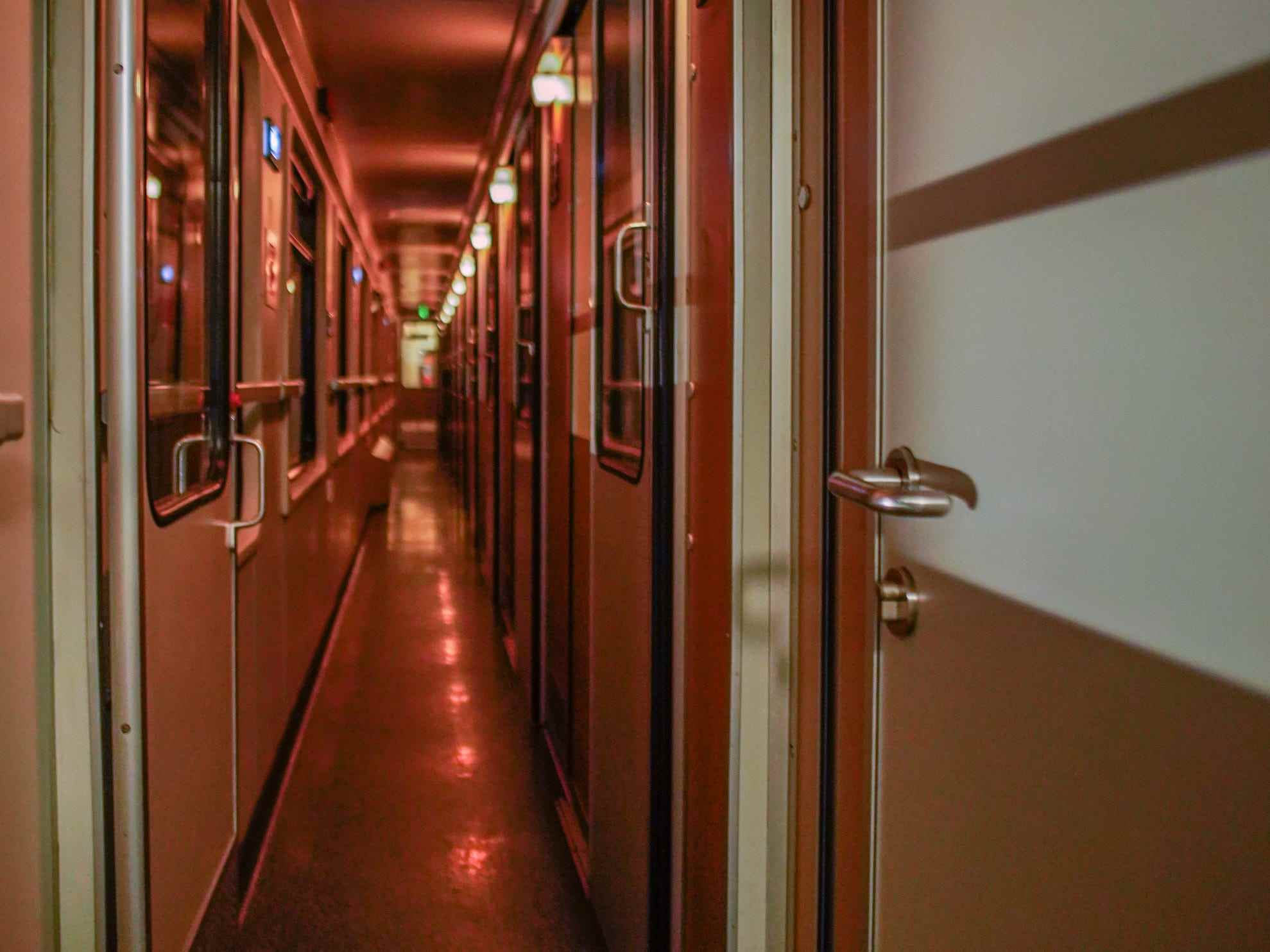 Der Korridor im Nightjet-Zug
