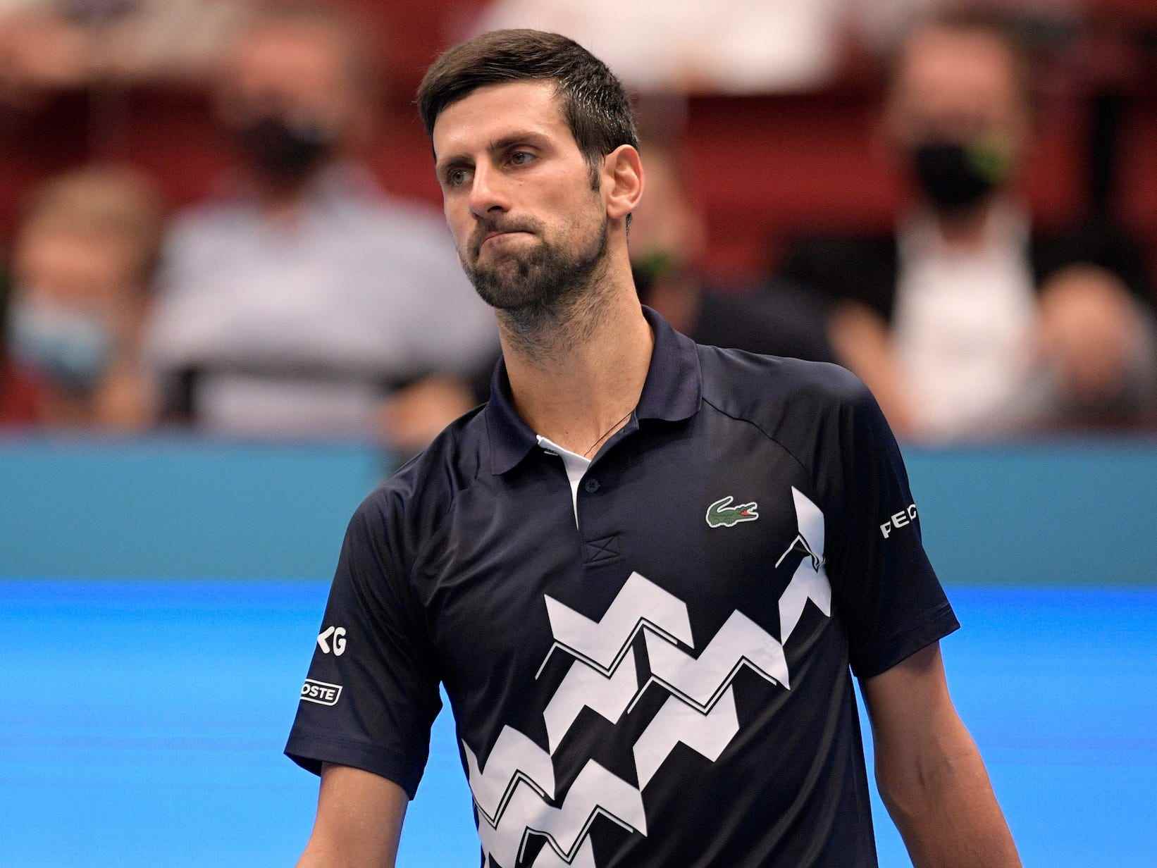 Novak Djokovic aus Serbien reagiert in seinem Viertelfinalspiel gegen Lorenzo Sonego aus Italien am siebten Tag des Tennisturniers Erste Bank Open in der Wiener Stadthalle