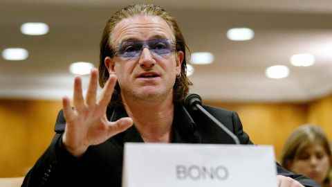 Bono sagt im Mai 2004 in Washington vor dem Haushaltsausschuss des US-Senats über AIDS-Programme aus. 