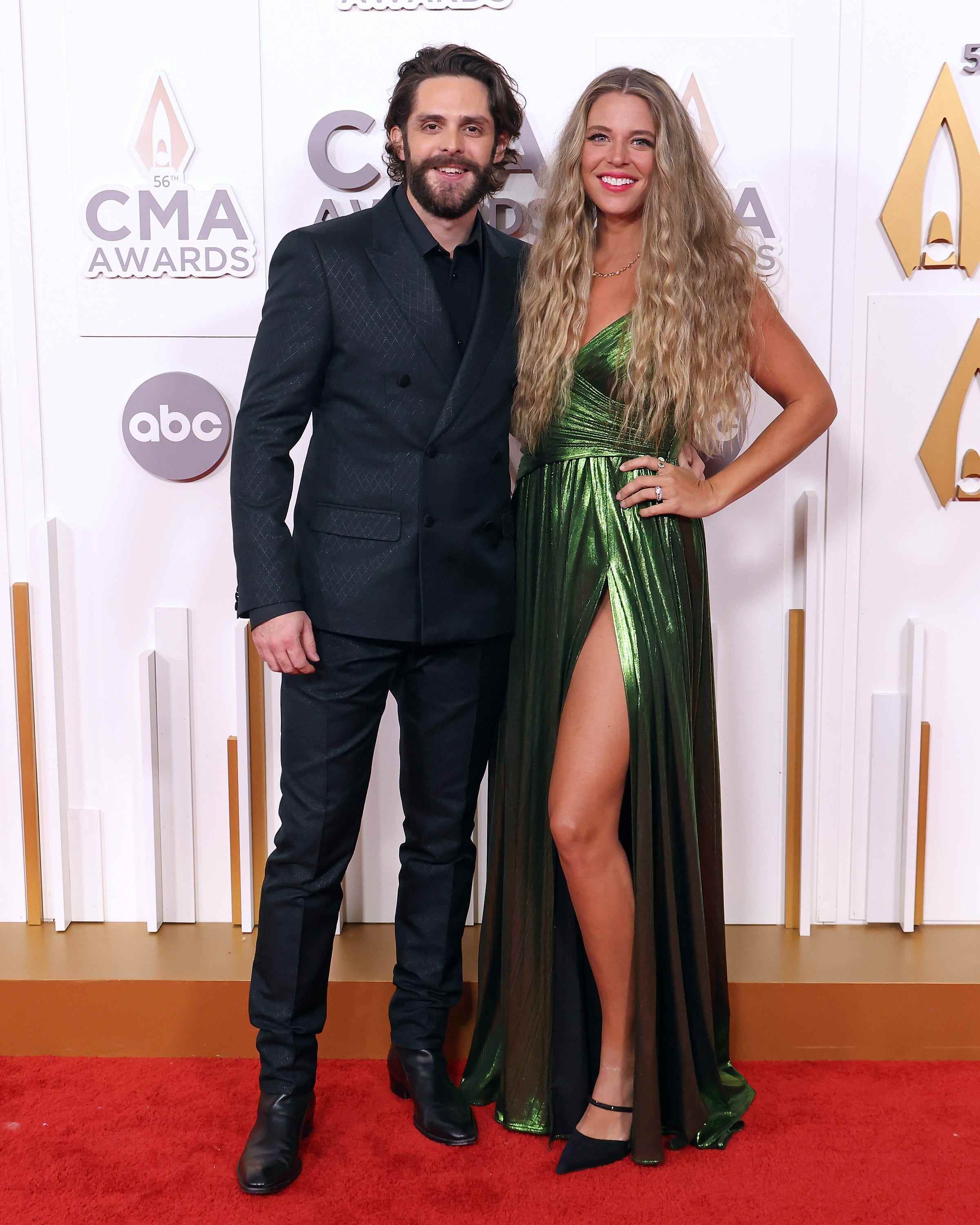 Thomas Rhett und Lauren Akins nehmen am 9. November 2022 in Nashville, Tennessee, an den 56. jährlichen CMA Awards in der Bridgestone Arena teil.