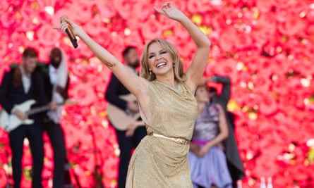 Kylie Minogue tritt 2019 auf der Pyramid Stage in Glastonbury auf.