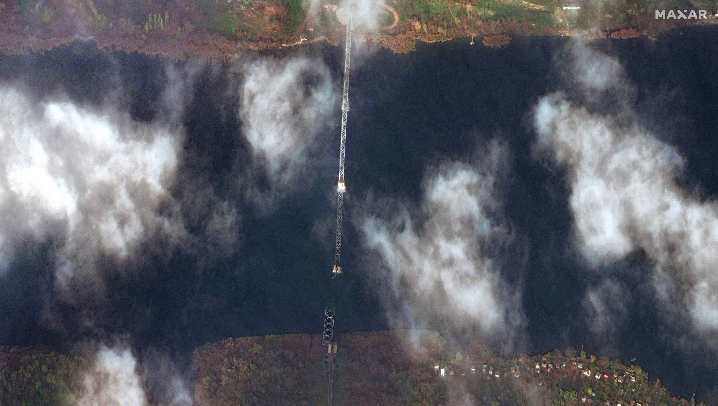Satellitenbild zeigt Schäden an der Antoniwski-Brücke
