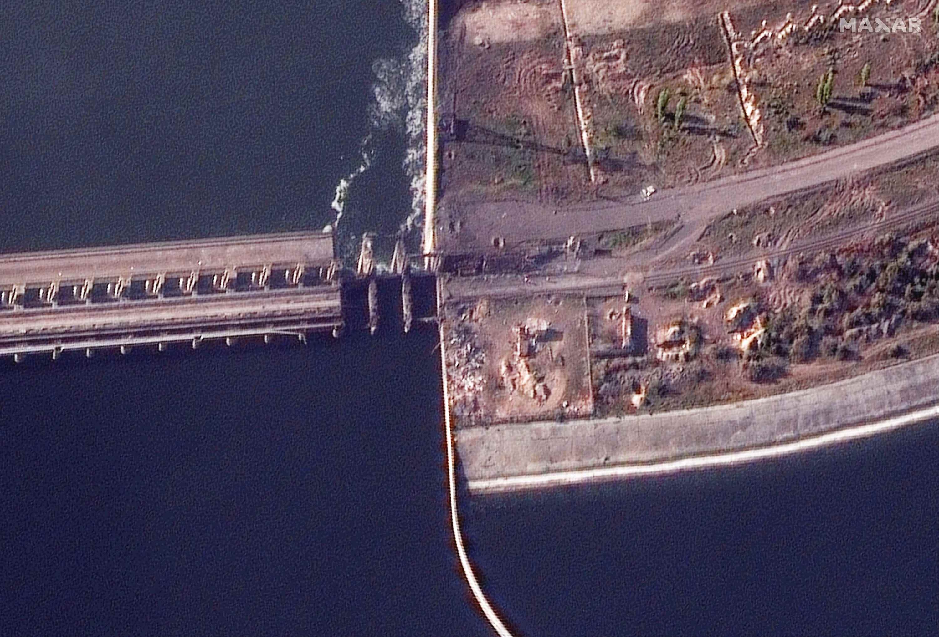Satellitenbild eines Staudammschadens