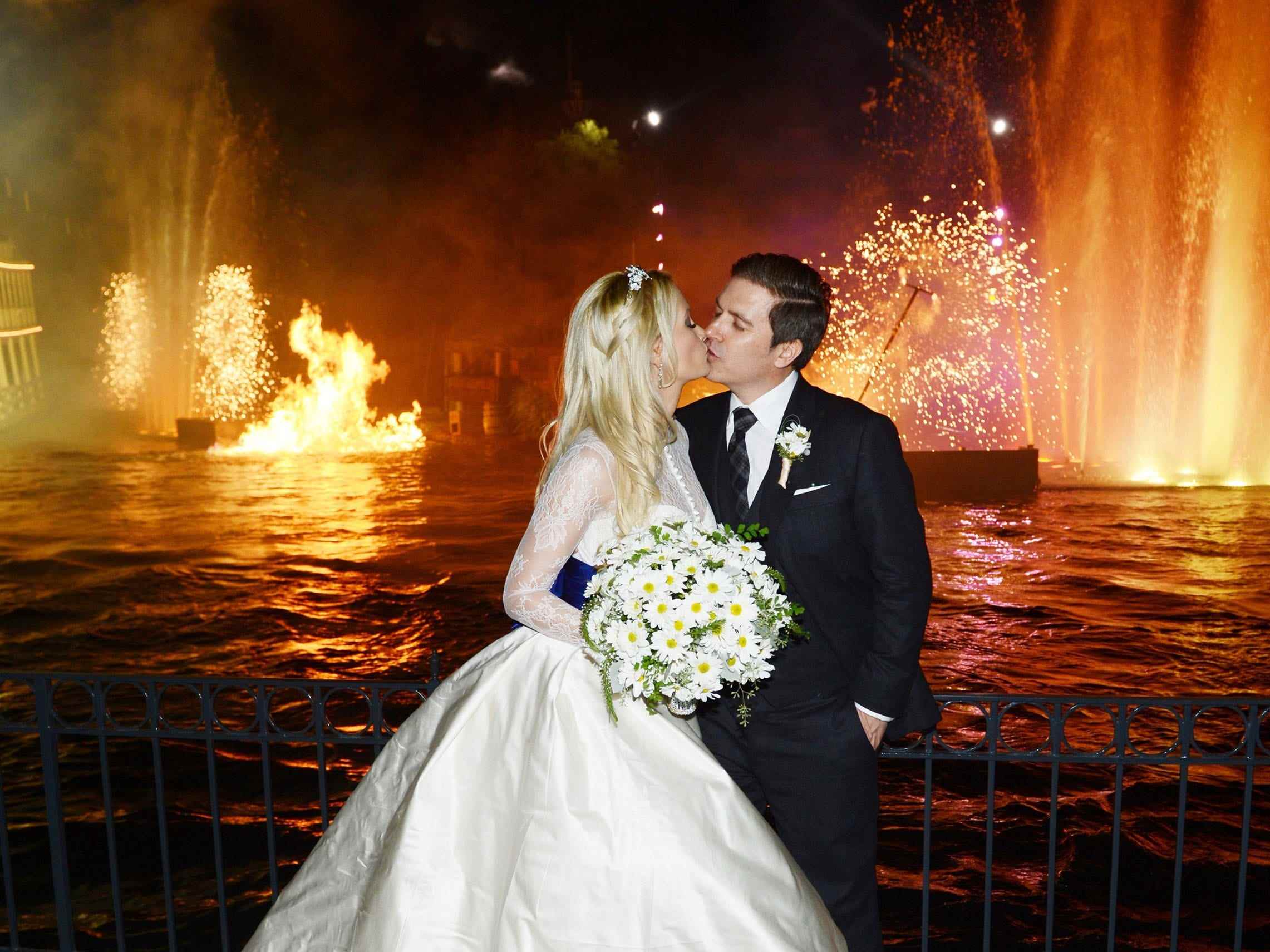 Holly Madison und Pasquale Rotella an ihrem Hochzeitstag im Disneyland.