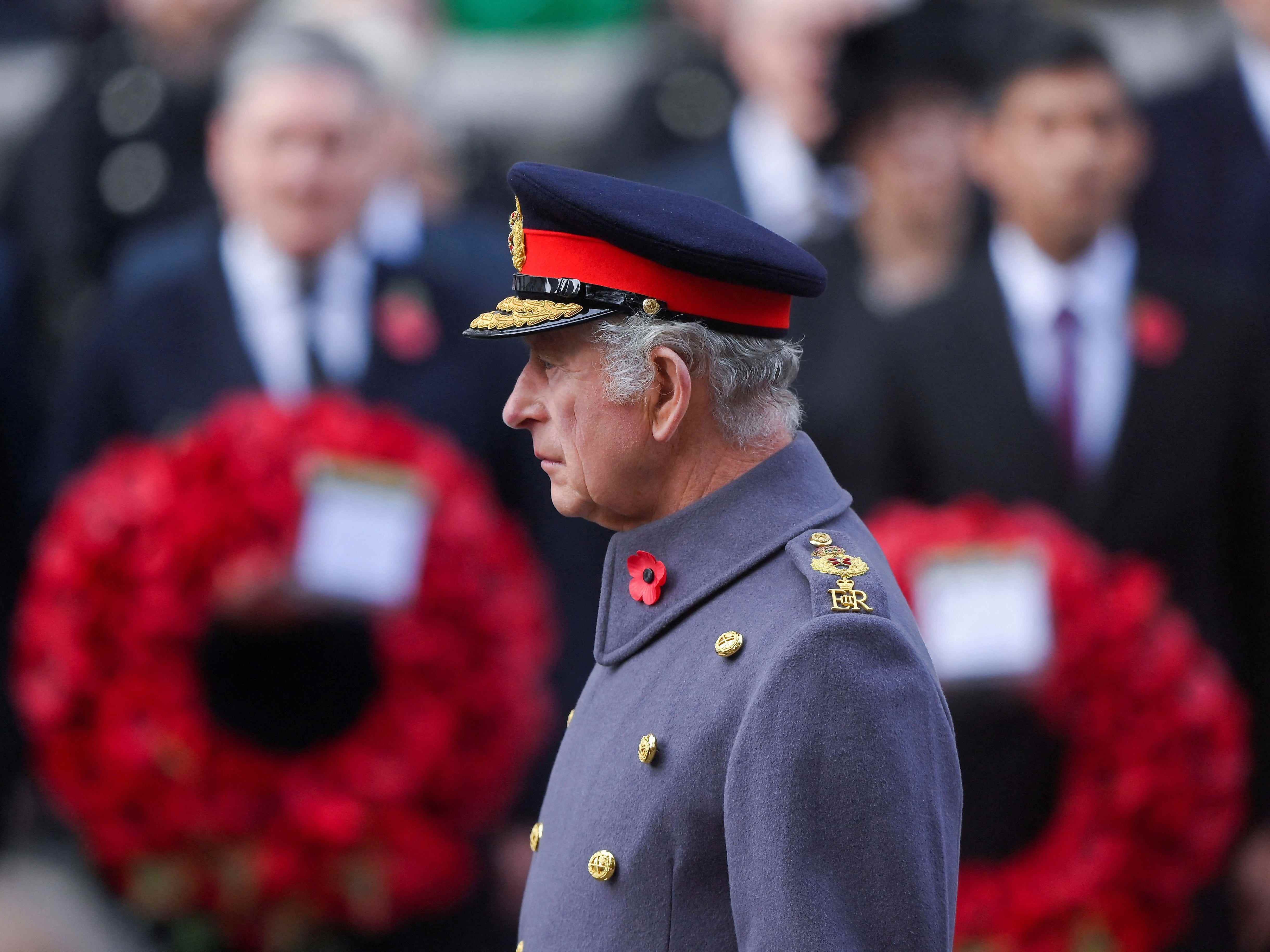 König Karl III. nimmt am 13. November 2022 an der Gedenksonntagszeremonie im Cenotaph in Whitehall im Zentrum von London teil.
