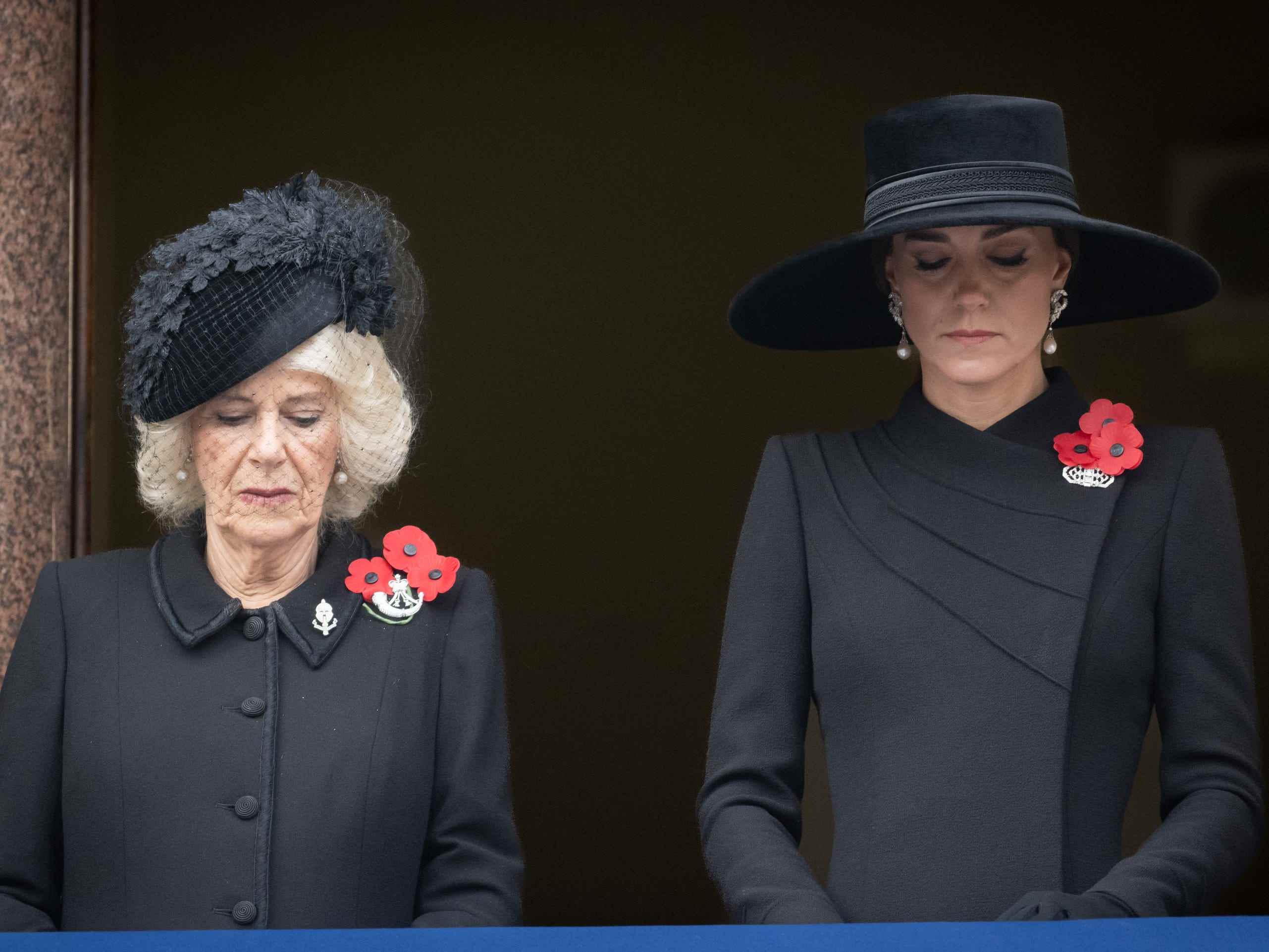 Camilla, die Gemahlin der Königin, und Kate Middleton, Prinzessin von Wales, am 13. November 2022.