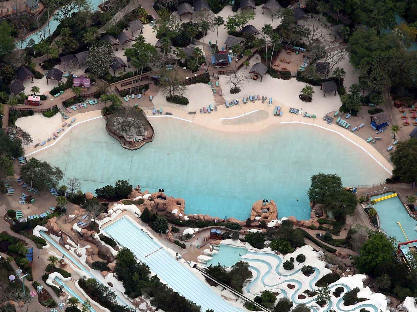 Disneys Wasserpark Blizzard Beach ist nach seiner Schließung leer.