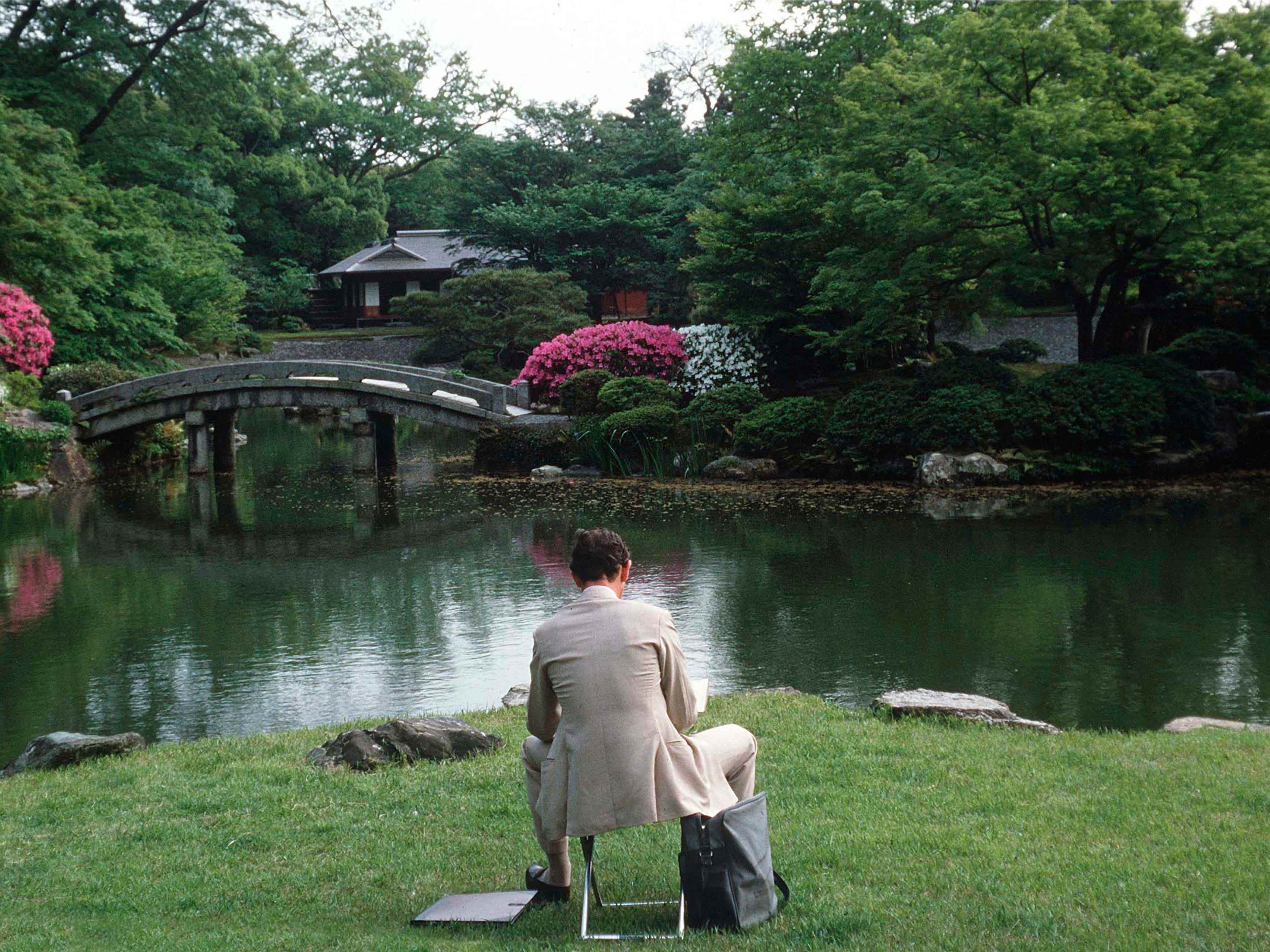 Prinz Charles Gemälde im Garten des Kaiserpalastes in Kyoto, Japan.