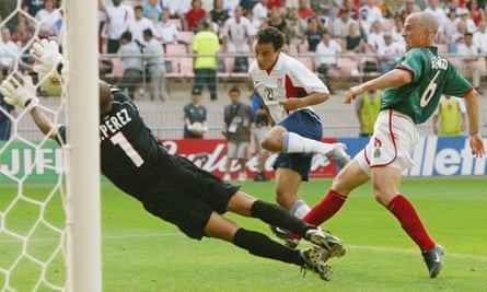 Die USA setzten sich 2002 auf dem Weg in die Runde der letzten Acht gegen den alten Rivalen Mexiko durch