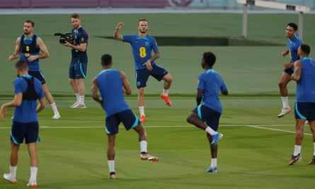 James Maddison trainiert mit seinen englischen Teamkollegen im Al-Wakrah-Stadion in Doha.