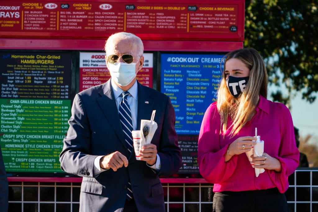 Joe Biden und Enkelin Finnegan Biden machen auf dem Wahlkampfausflug Milchshakes