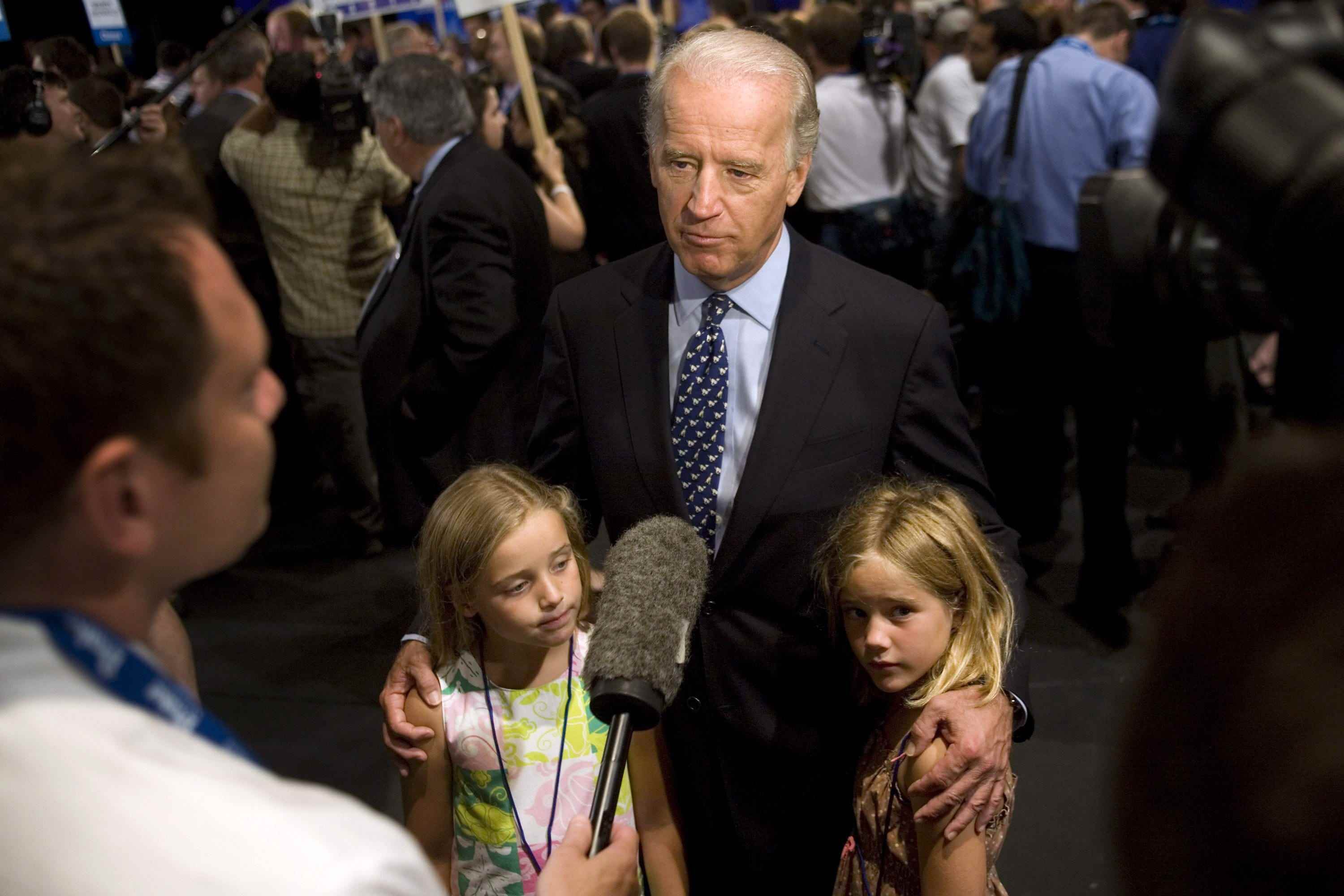 Joe Biden mit seinen Enkeln im Jahr 2007