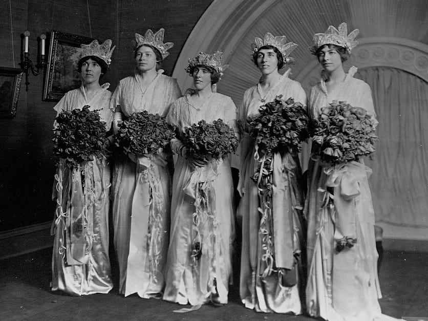 Woodrow Wilsons Tochter Jessie Wilson mit ihren Brautjungfern im Weißen Haus