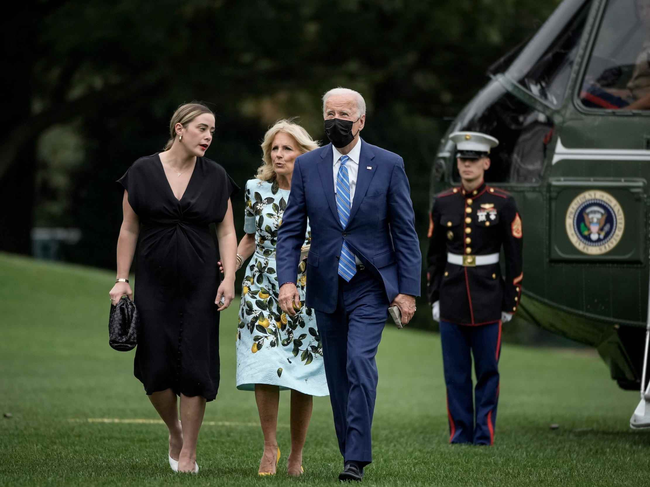 Naomi Biden (links) mit First Lady Jill Biden und Präsident Joe Biden.