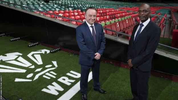 Der CEO der Welsh Rugby Union, Steve Phillips, ernannte 2021 Nigel Walker zum Performance Director