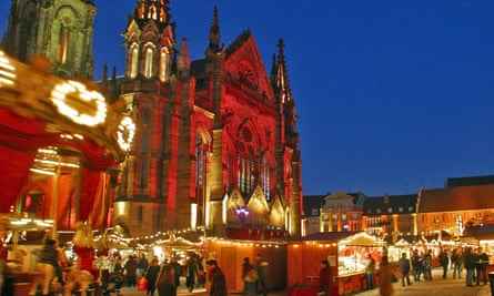 Ein Weihnachtsmarkt in Mulhouse, Frankreich