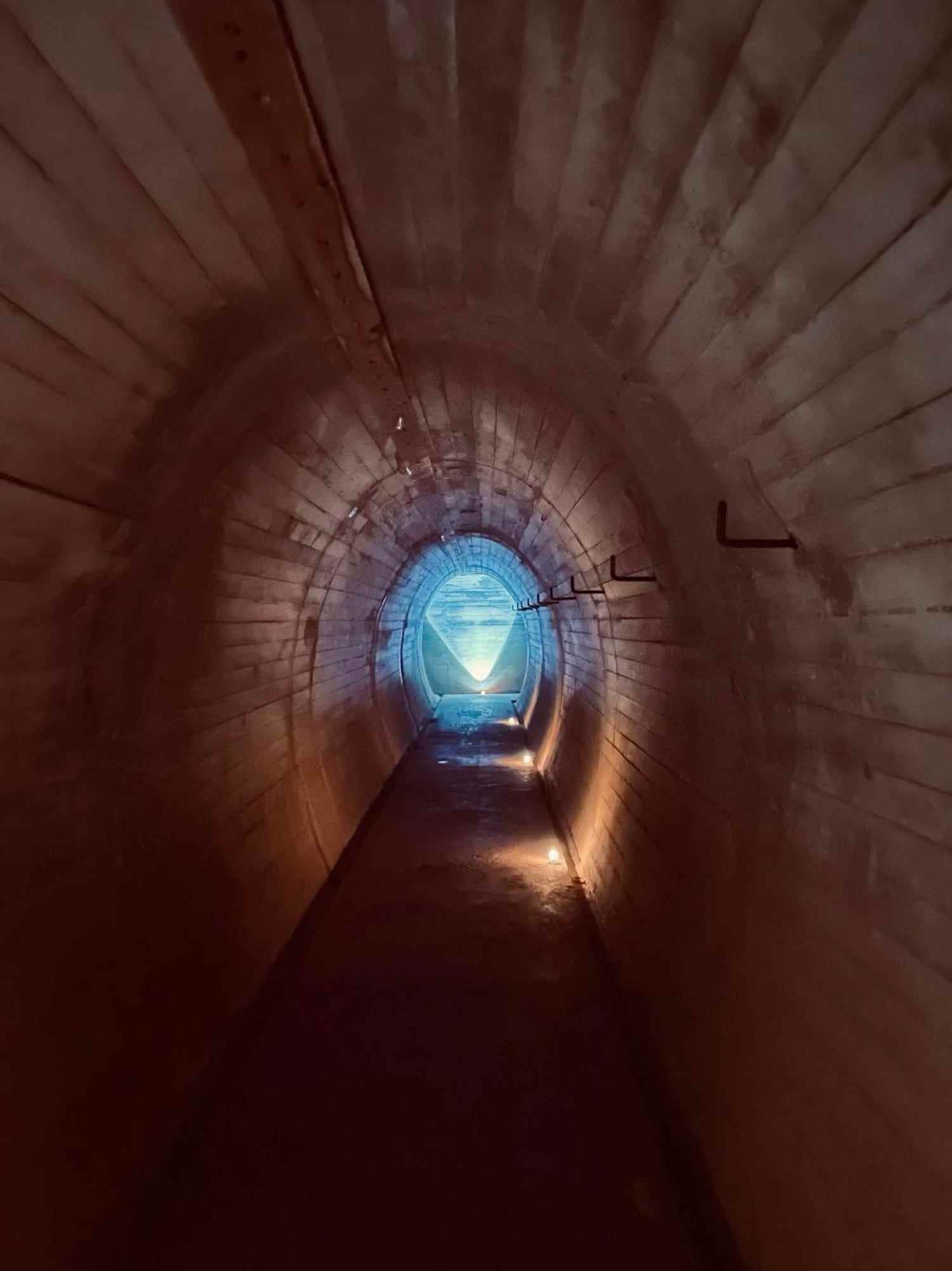 Ein Abschnitt eines Tunnels im Fort Stony Batter.