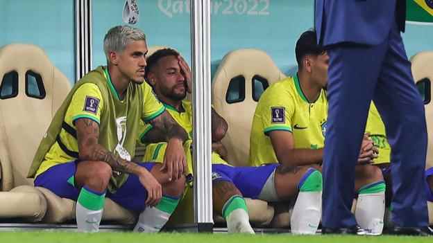 Neymar unter Tränen auf Brasiliens Bank