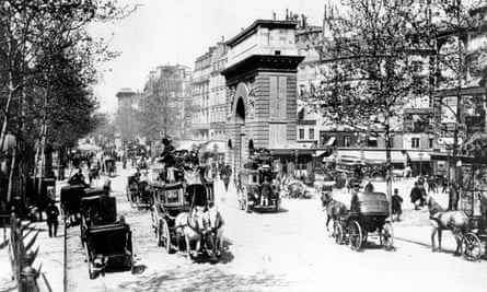 Pferdekutschen auf einem belebten Boulevard im Osten von Paris im Jahr 1900.
