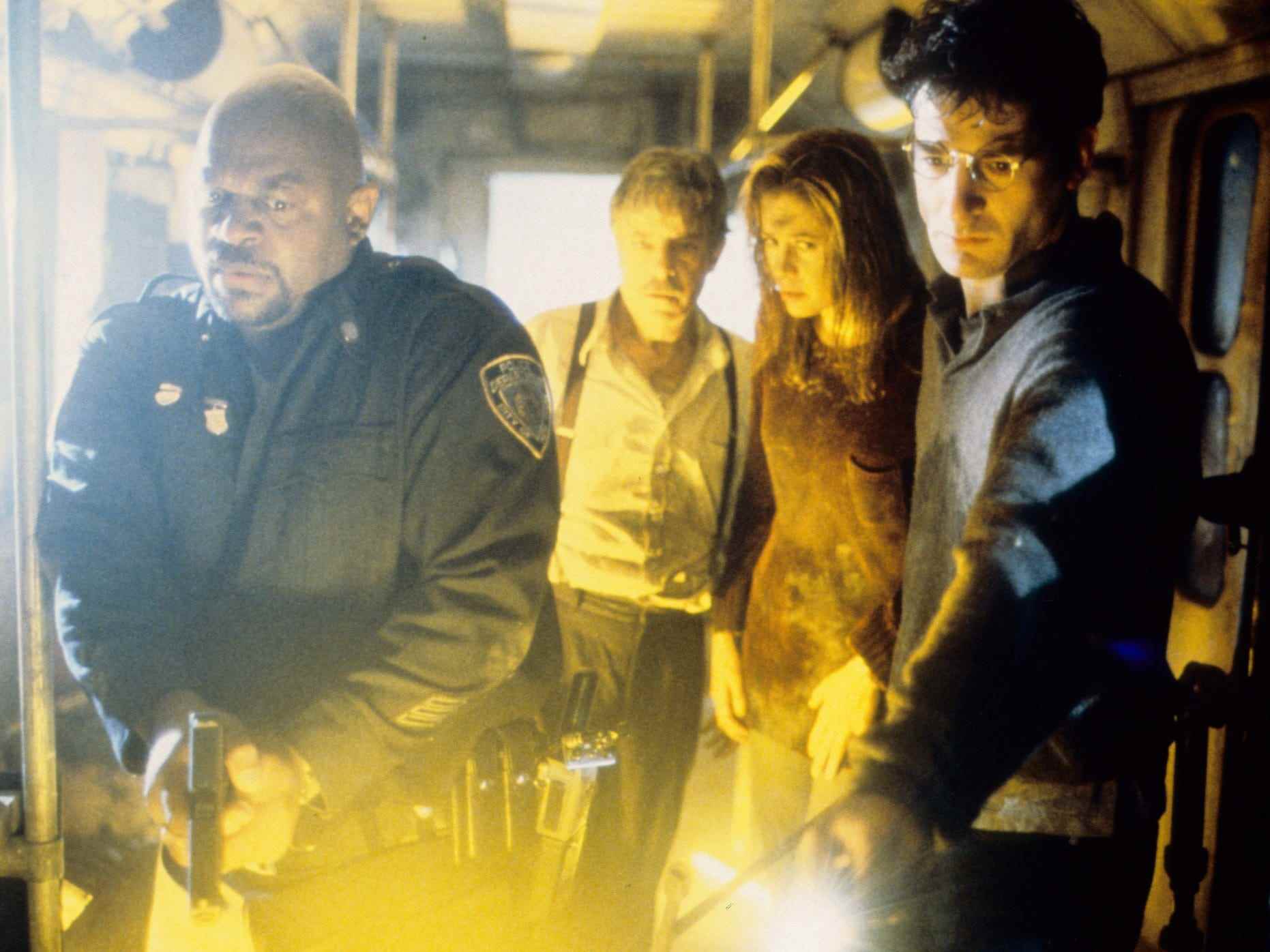 Mira Sorvino, Jeremy Northam, Charles S. Dutton und Giancarlo Giannini in „Mimic“ (1997).