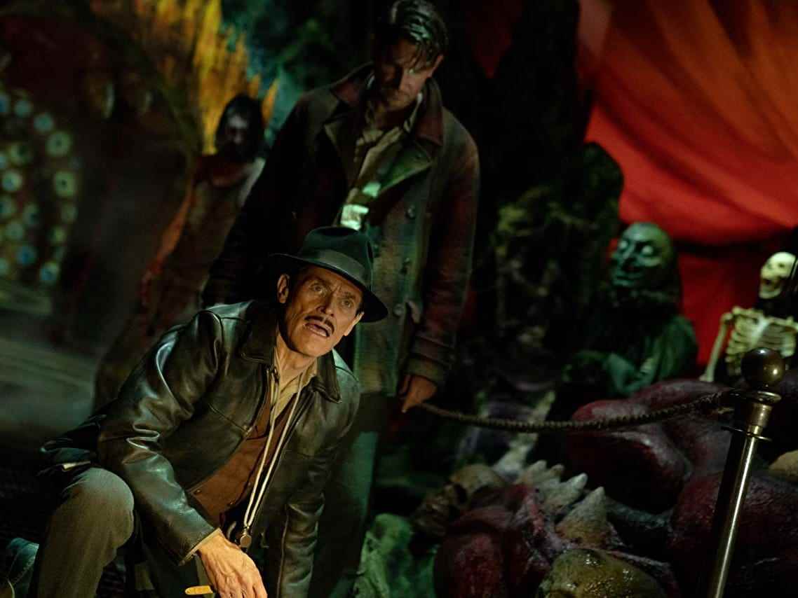 Willem Dafoe und Bradley Cooper in „Nightmare Alley“ (2021).