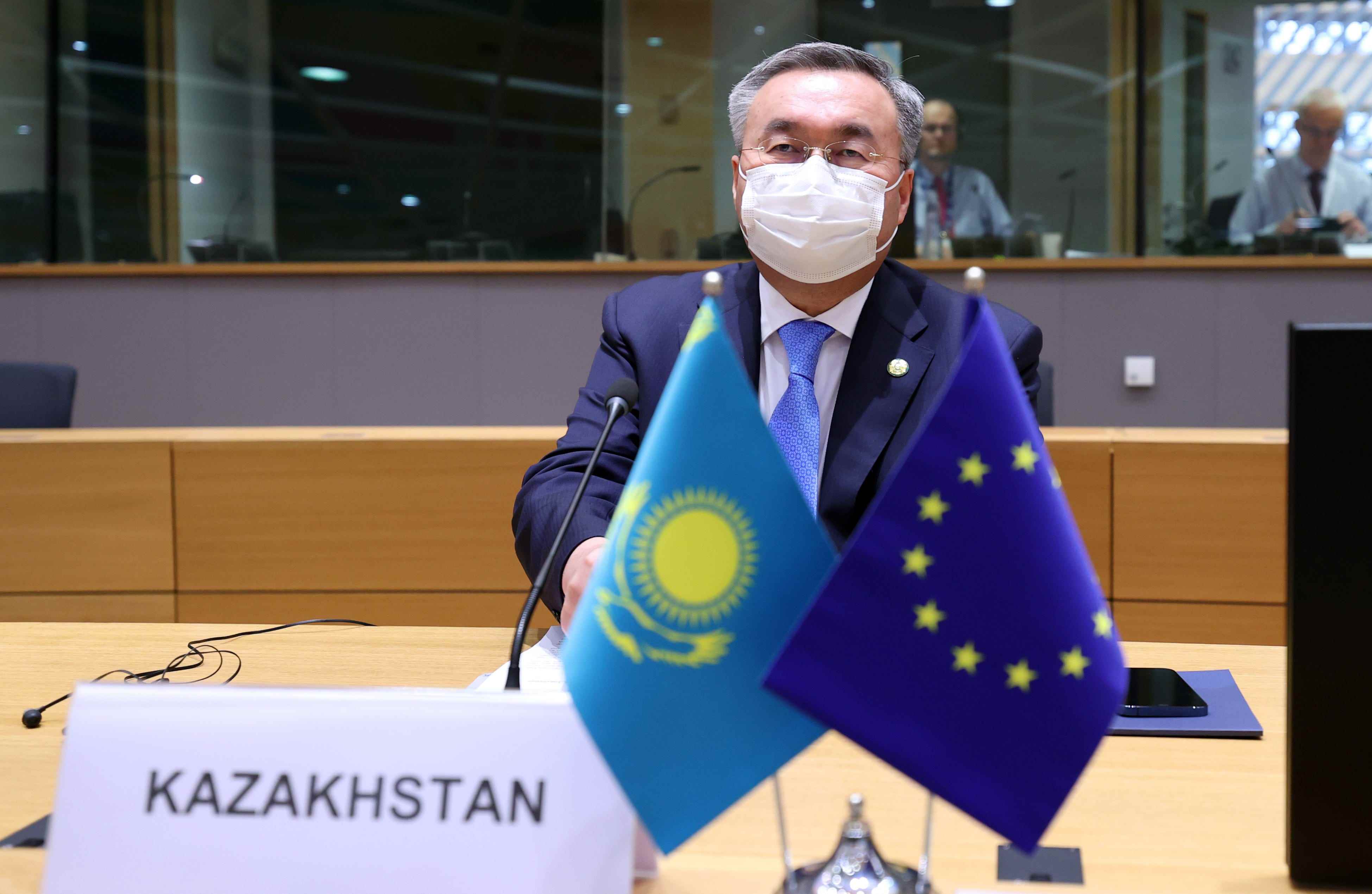 Der kasachische Außenminister Mukhtar Tleuberdi nimmt am 10. Mai 2021 am Treffen des Kooperationsrates EU-Kasachstan in Brüssel, Belgien, teil.