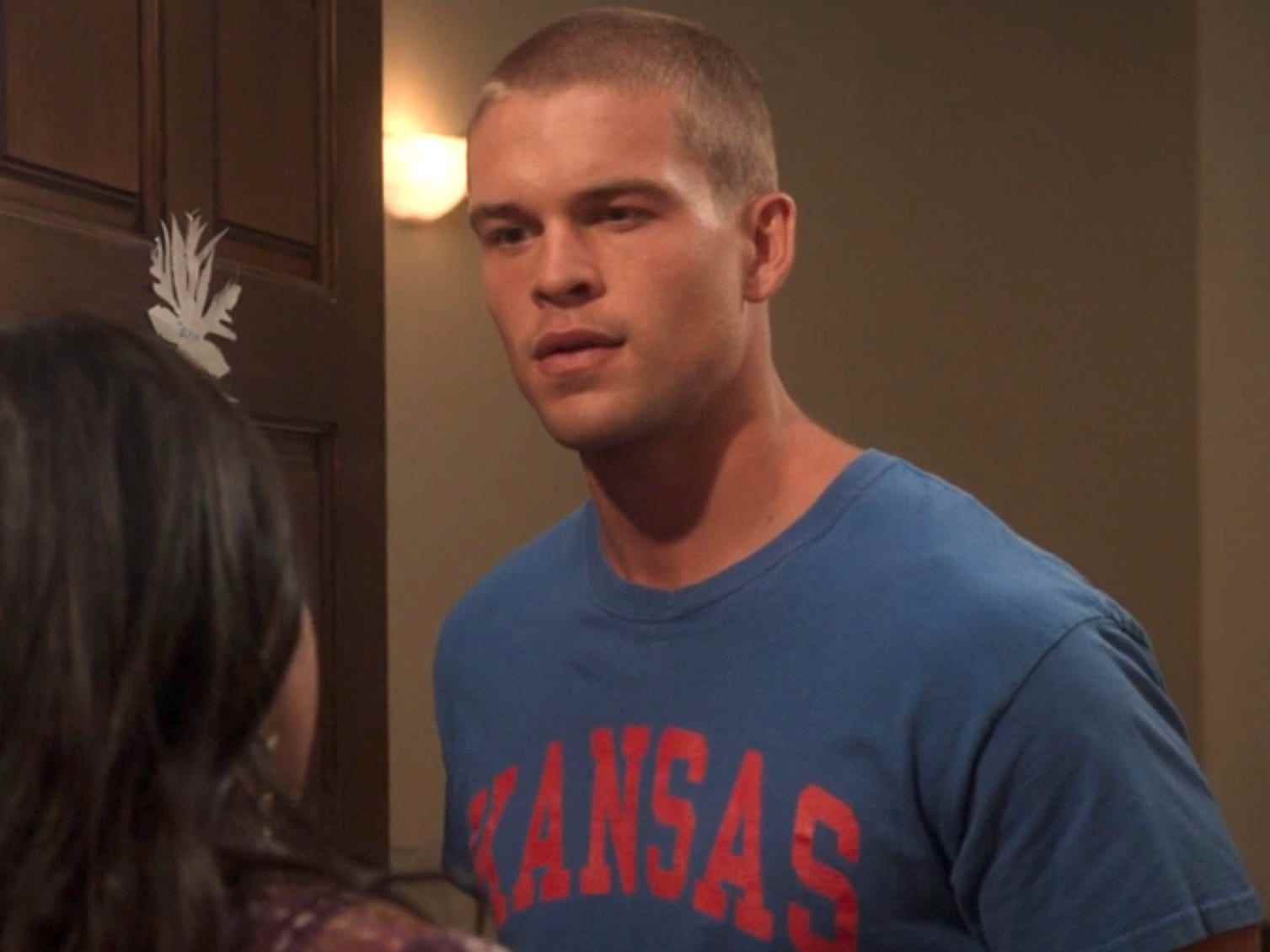 Mitchell Slaggert als Jackson in der zweiten Staffel, Folge zwei von „The Sex Lives of College Girls“.